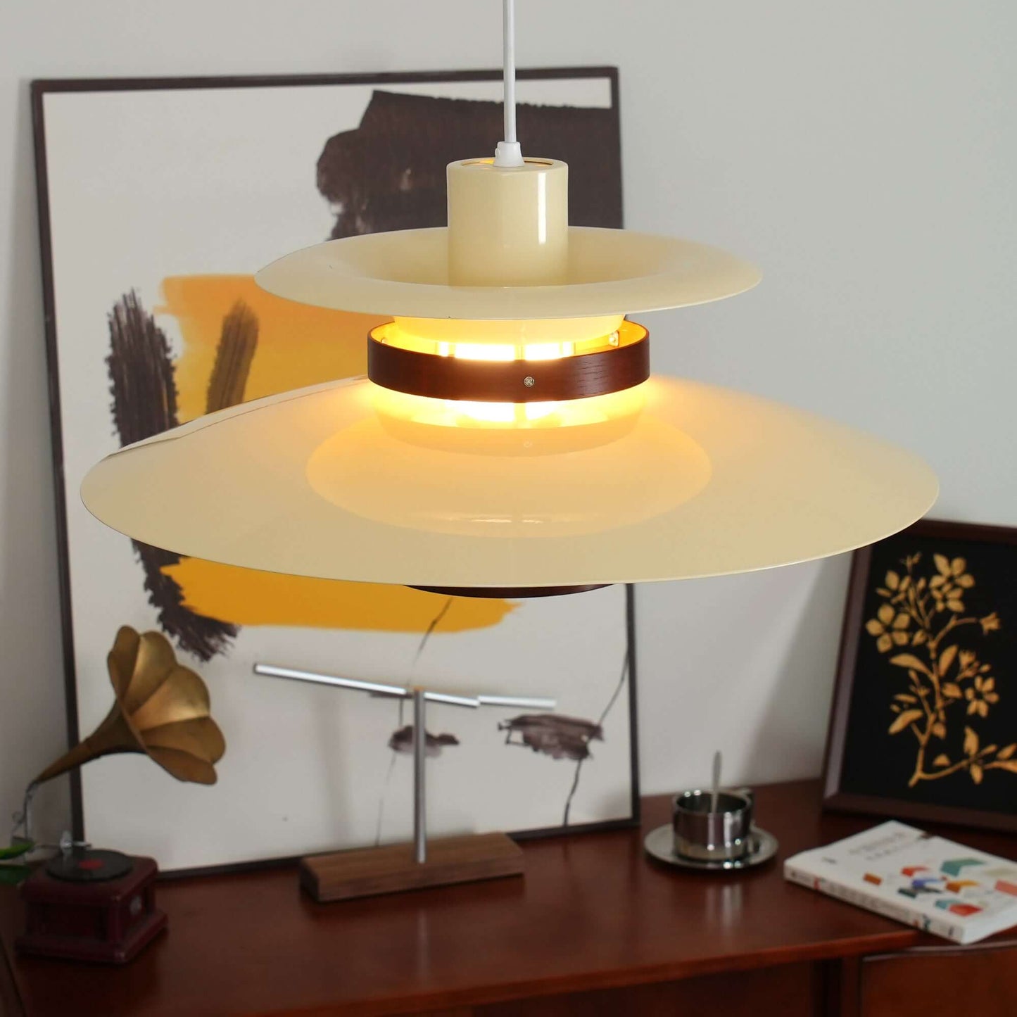 Moderne Metall-Pendelleuchte