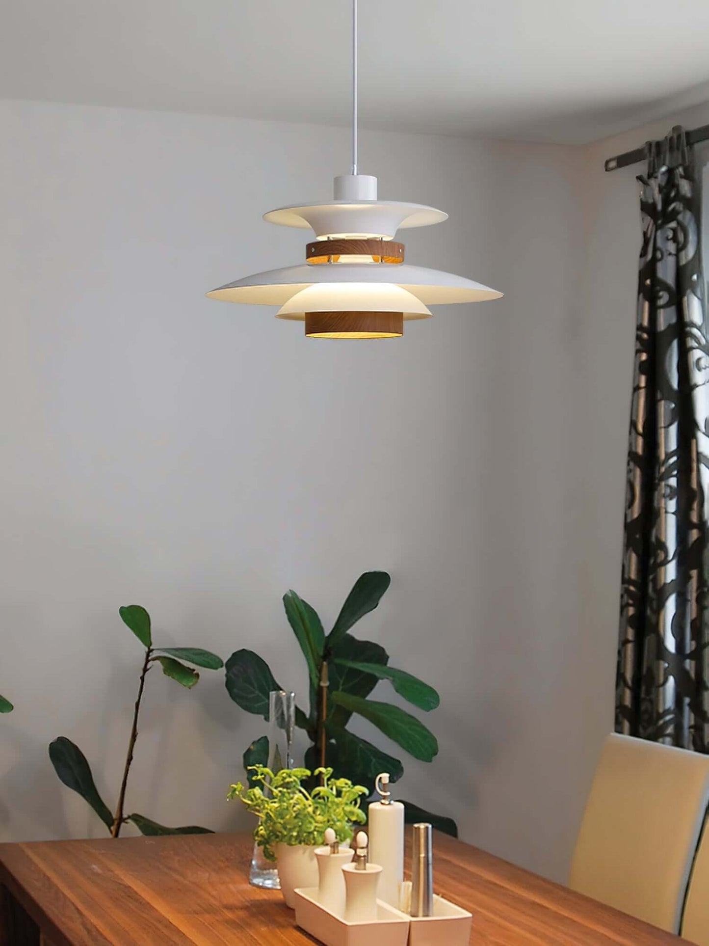 Moderne Metall-Pendelleuchte