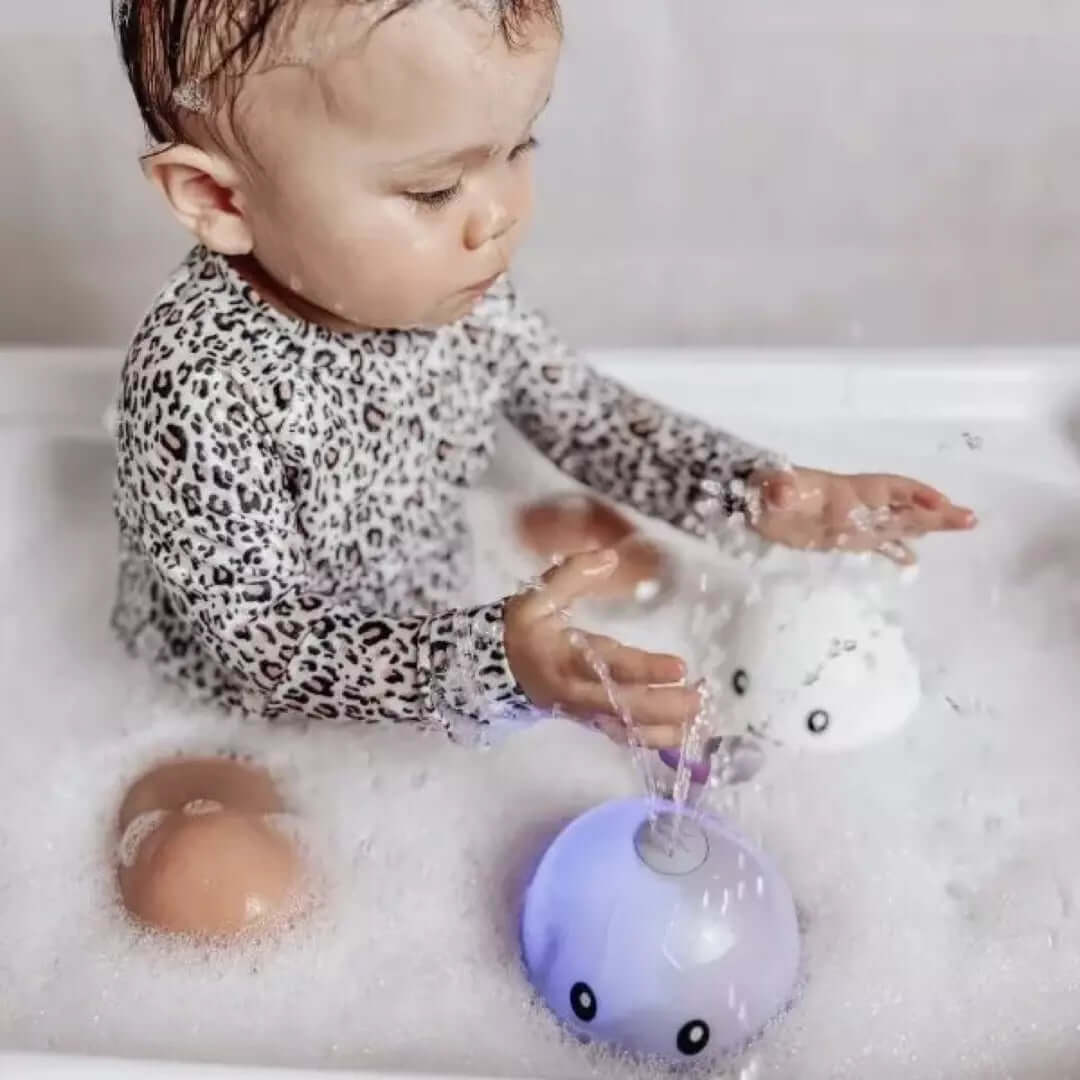 Bade-Wal mit Licht & Wasserspaß - Kinderspielzeug