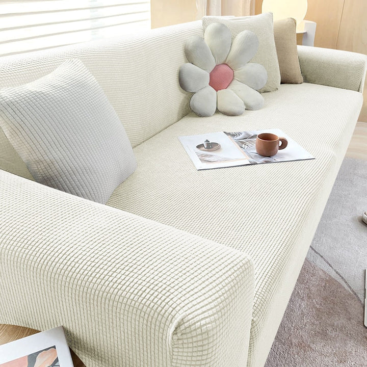 Beige Sofahusse aus elastischem Stretchmaterial, perfekter Sitz, Schutz vor Flecken, Schmutz und Tierhaaren.