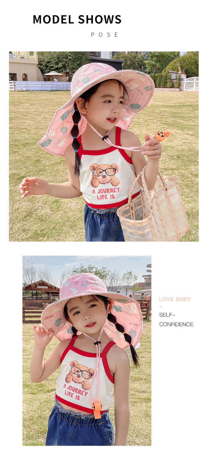 Beiger Kinder Sonnenhut mit UPF 50+, breiter Krempe und verstellbarem Kinnband für optimalen Sonnenschutz und Komfort.