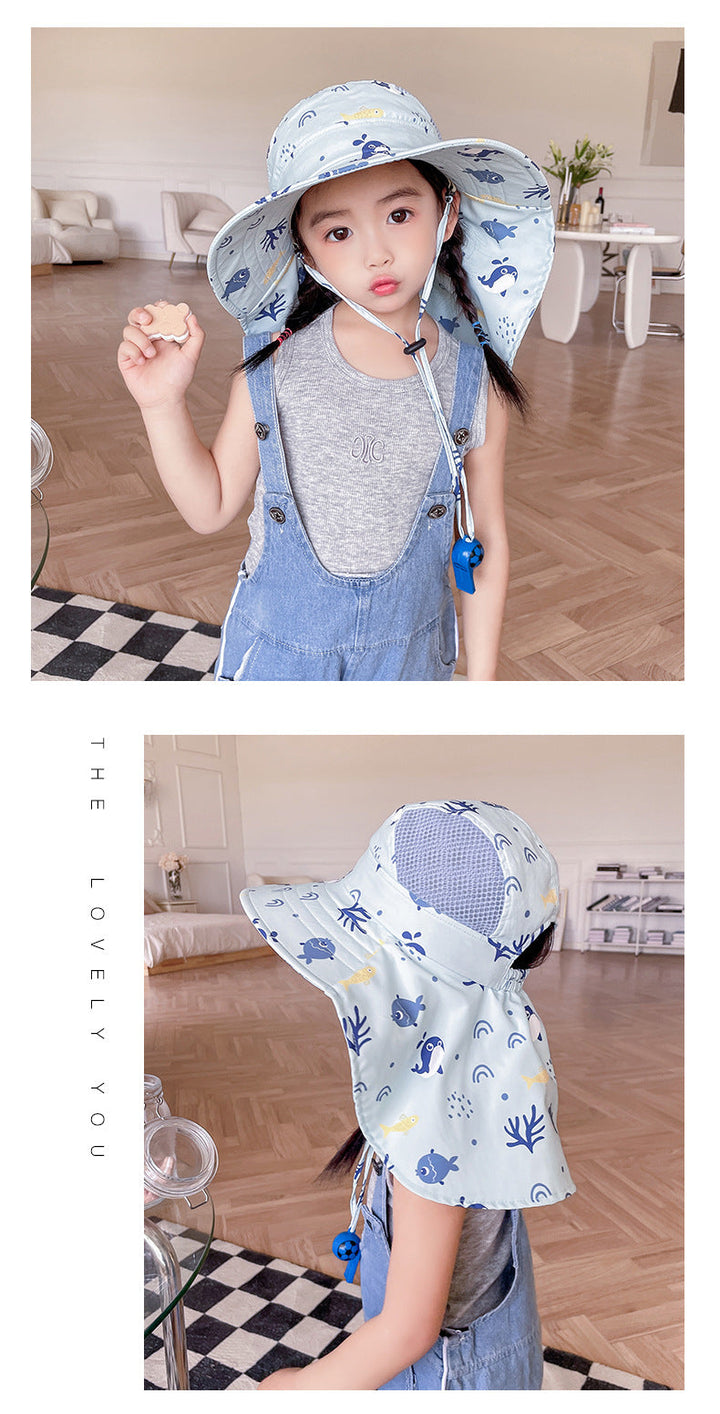 Beiger Kinder Sonnenhut mit UPF 50+, breiter Krempe und verstellbarem Kinnband für optimalen Sonnenschutz und Komfort.