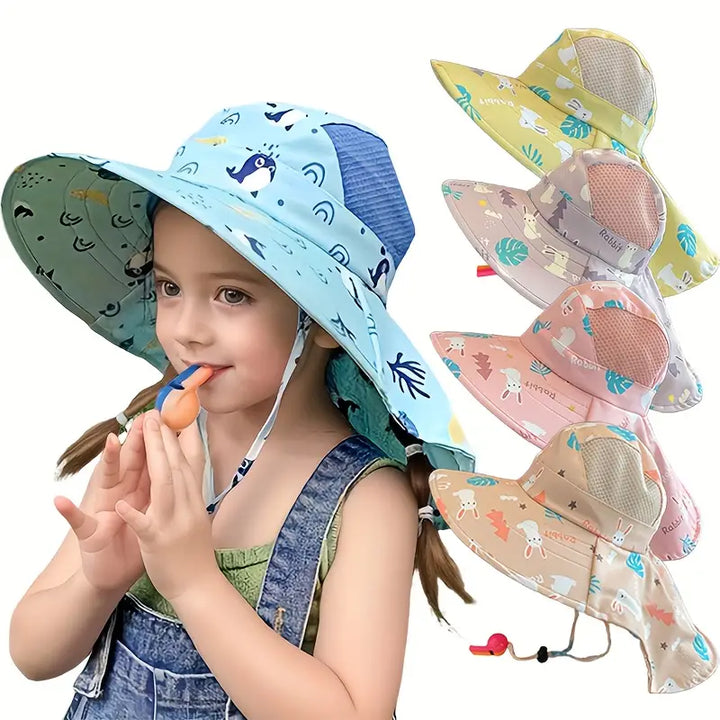 Beiger Kinder Sonnenhut mit UPF 50+, breiter Krempe und verstellbarem Kinnband für optimalen Sonnenschutz und Komfort.