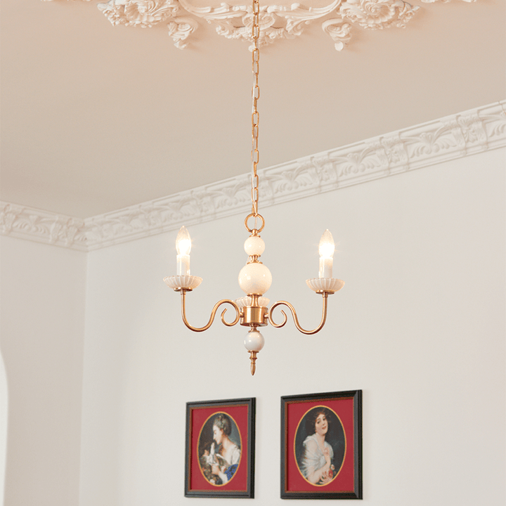 Élégant lustre en verre de couleur crème