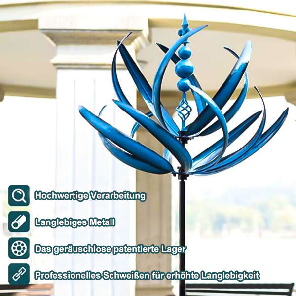 Blaues Metall-Windspiel im robusten Design für den Garten, elegantes Dekor für Außenbereiche.