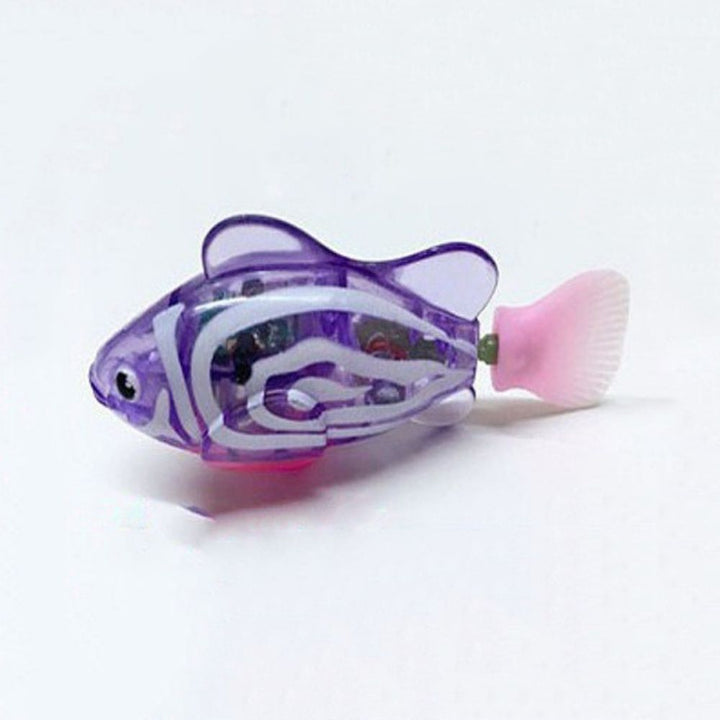 "Bunte interaktive Fischspielzeuge in Aquarium für Katzen, leuchtende Farben, realistische Bewegungen, sensorisches Spiel."