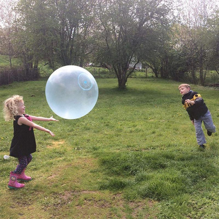 Bunter aufblasbarer Bubble Ball für Kinder, ideal für Wasserspiele, robustes Material; schwimmt auf Wasseroberfläche.