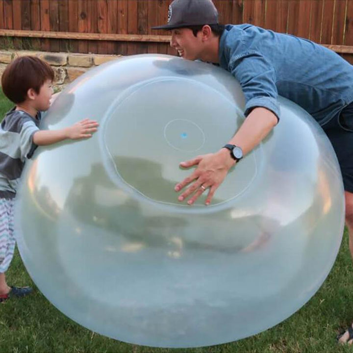 Bunter aufblasbarer Bubble Ball für Kinder, ideal für Wasserspiele, robustes Material; schwimmt auf Wasseroberfläche.
