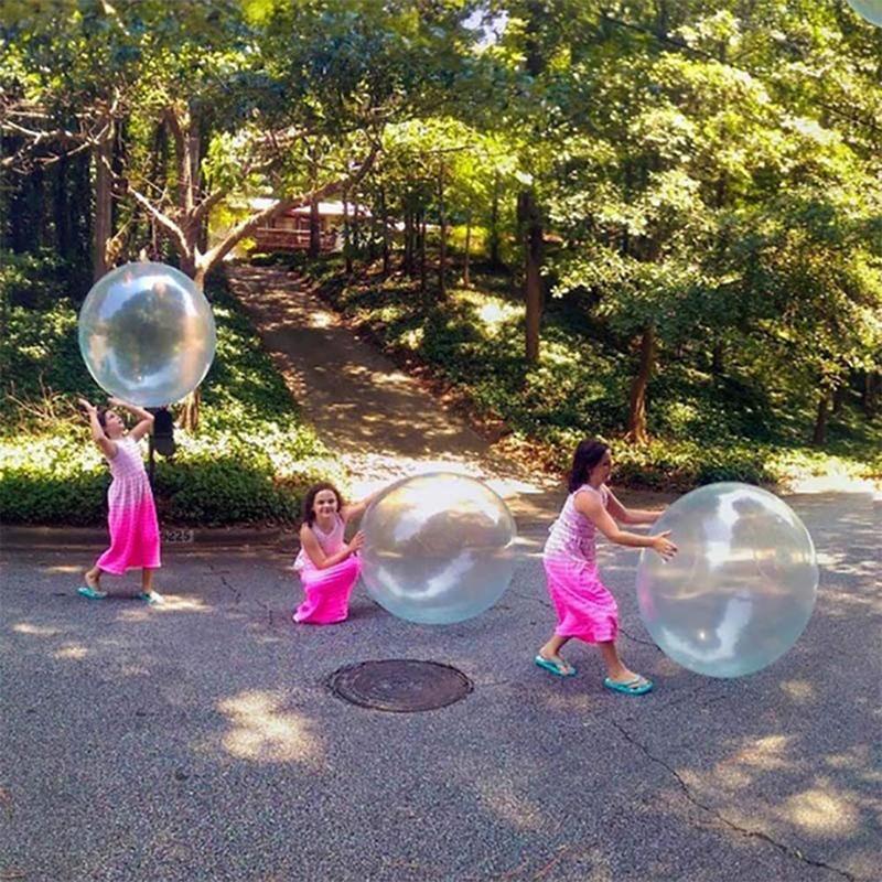 Bunter aufblasbarer Bubble Ball für Kinder, ideal für Wasserspiele, robustes Material; schwimmt auf Wasseroberfläche.