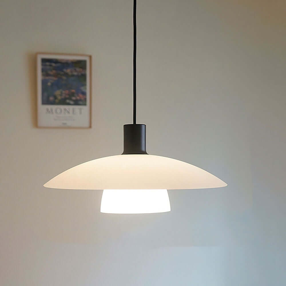 Suspension minimaliste en verre blanc