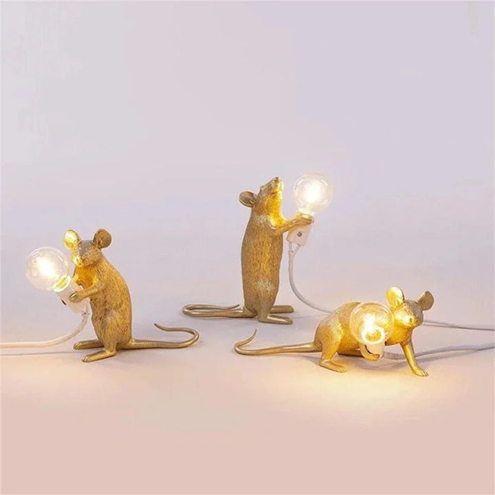 Charmante Art Deco Maus Tischlampe aus Harz, kreative LED-Beleuchtung, verspieltes Design für dekorative Akzente im Raum.