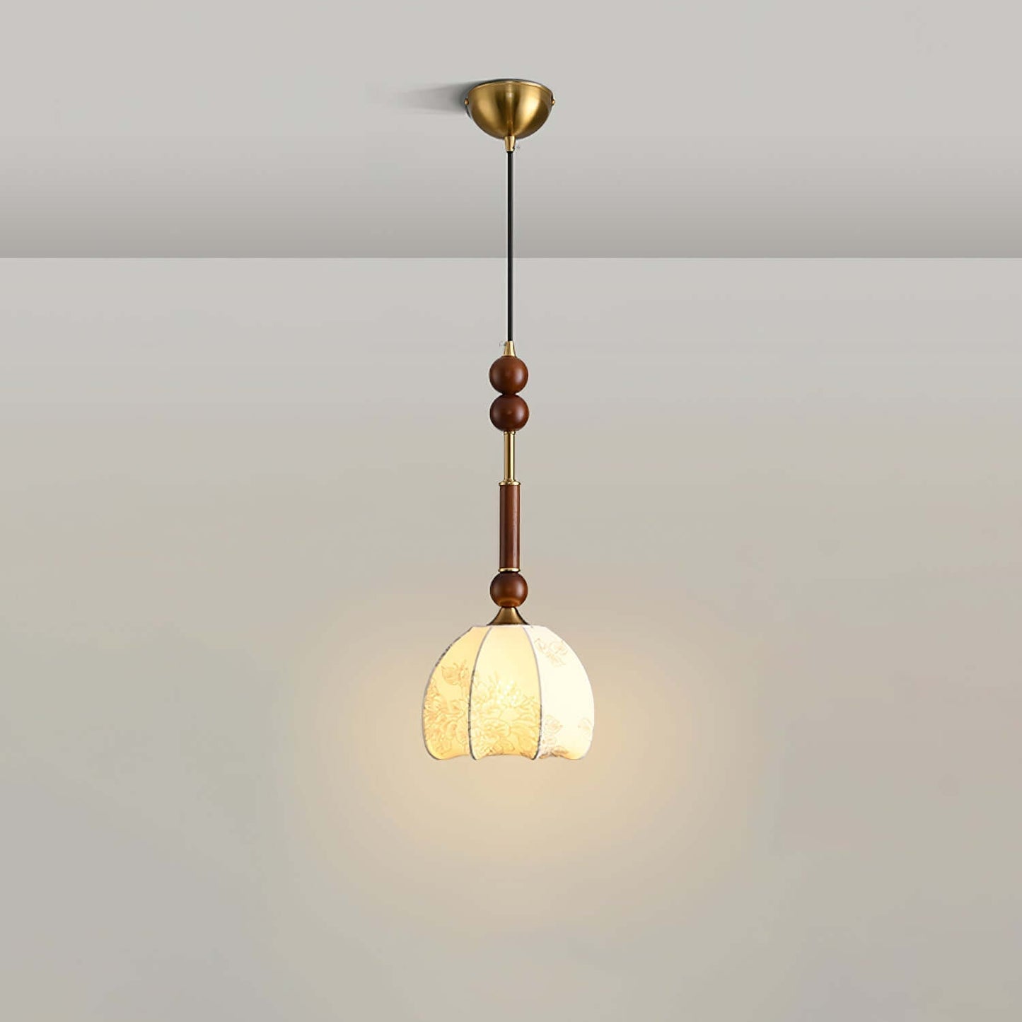 Elegante Pendelleuchte mit Glaslampenschirm
