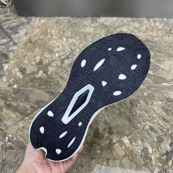 "Damen Laufschuhe High-Performance, atmungsaktiv & leicht, in Grau, Seitenansicht, robuste Außensohle"