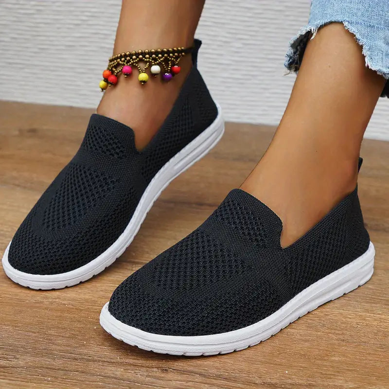 "Damen Slip-On Sneaker aus leichtem, atmungsaktivem Mesh, ideal für Alltag und Sport, in elegantem, sportlichem Stil."