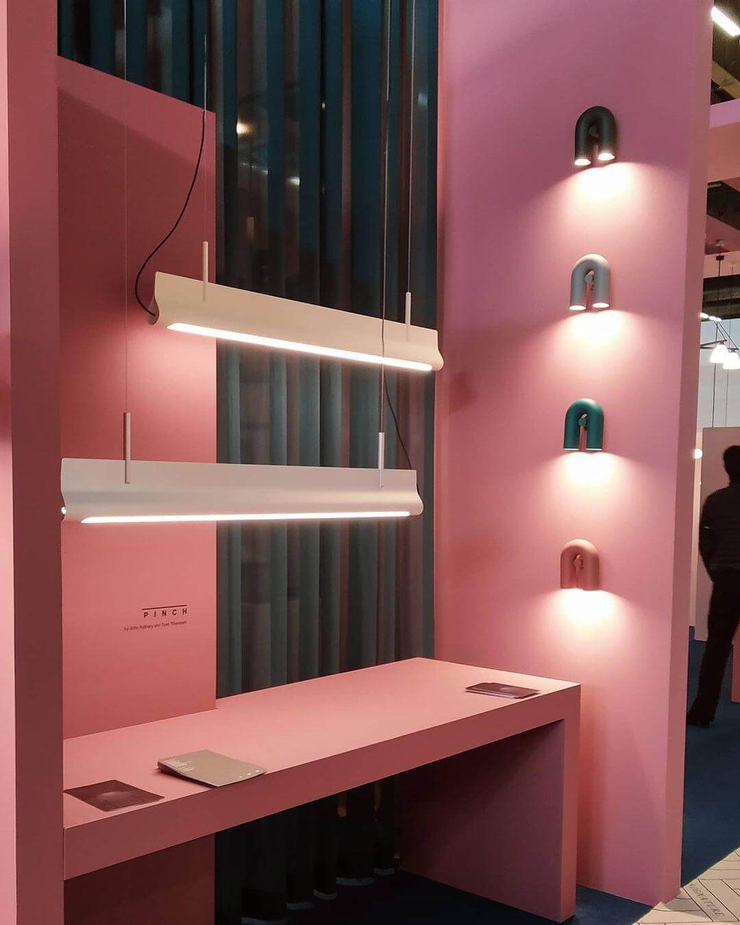 Verstellbare U-förmige LED Wandleuchte