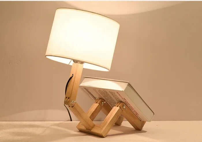 Hölzerne Tischlampe mit Bücherhalter - Flexibel & Modern