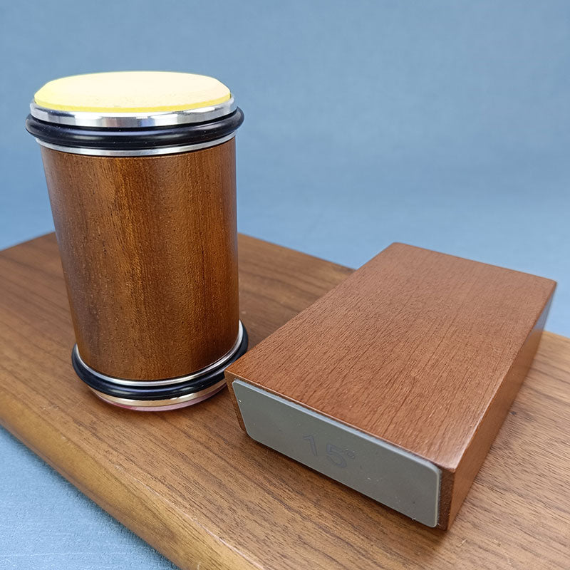 "Diamantbeschichteter Messerschärfer mit ergonomischem Design, ideal für schnelles, präzises Schärfen von Küchenmessern."