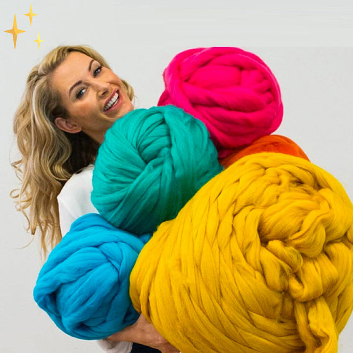 "DIY Chunky XL Wollgarn, flauschiges Textil, ideal für Strick-Projekte, in stilvollem Blau, perfekt für Decken und Kissen."
