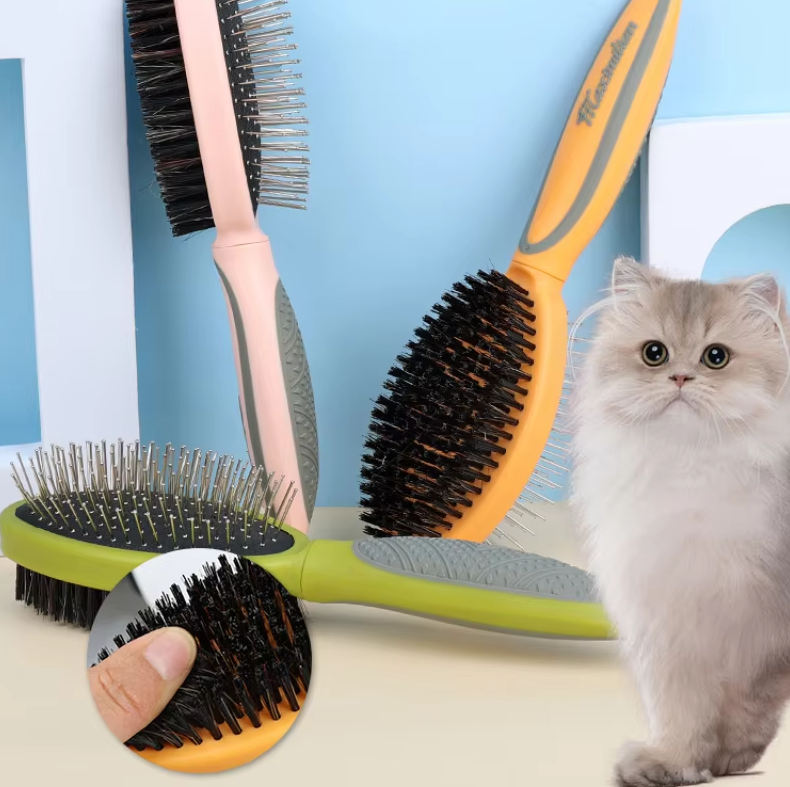 "Doppelseitige Haustierbürste mit weichen Borsten und Metallpins für sanfte Fellpflege und Entwirrung verschiedener Felltypen