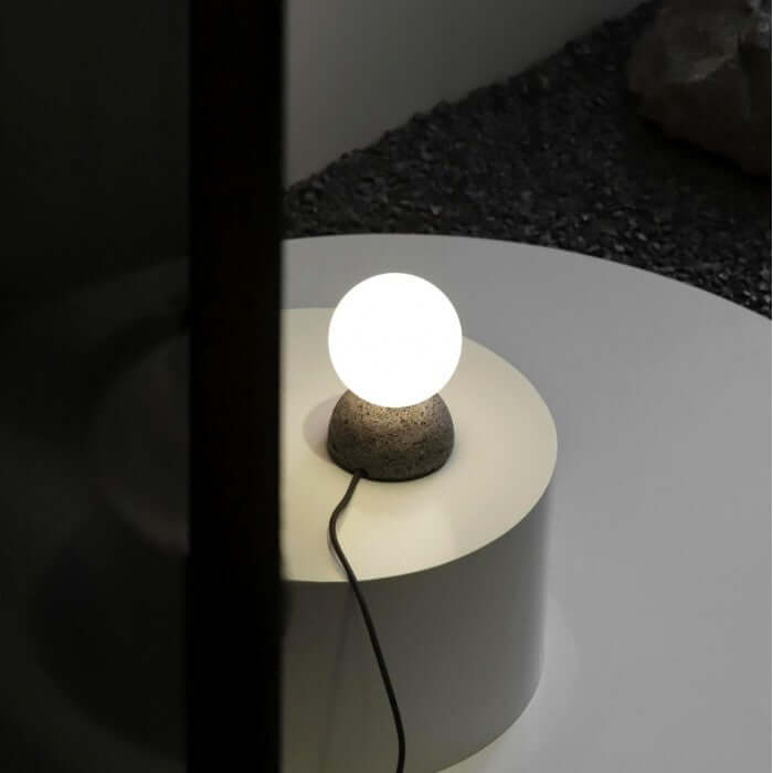 Lampe suspendue design en ciment et verre