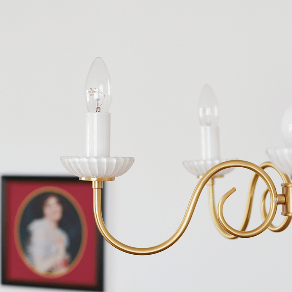 Élégant lustre en verre de couleur crème