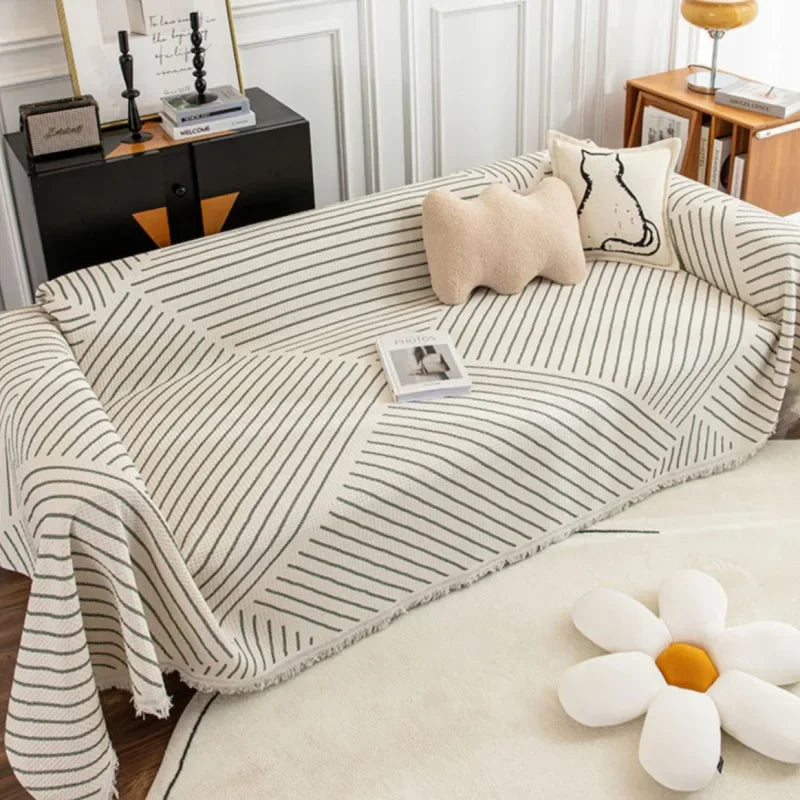 "Elegant skandinavischer Sofabezug mit Quasten, schützend und anpassbar, in verschiedenen Größen und Farben erhältlich."