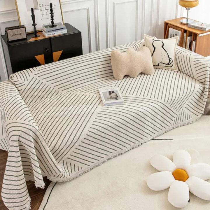 "Elegant skandinavischer Sofabezug mit Quasten, schützend und anpassbar, in verschiedenen Größen und Farben erhältlich."