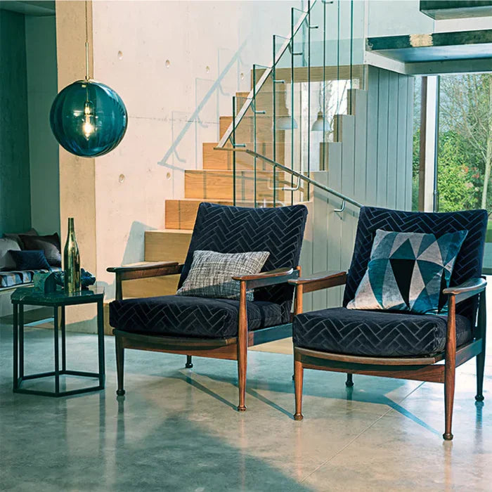 "Elegante Glas-Kugel-Hängeleuchte mit warmem Licht, ideal für eine stilvolle Inneneinrichtung im Wohnzimmer oder Schlafzimmer