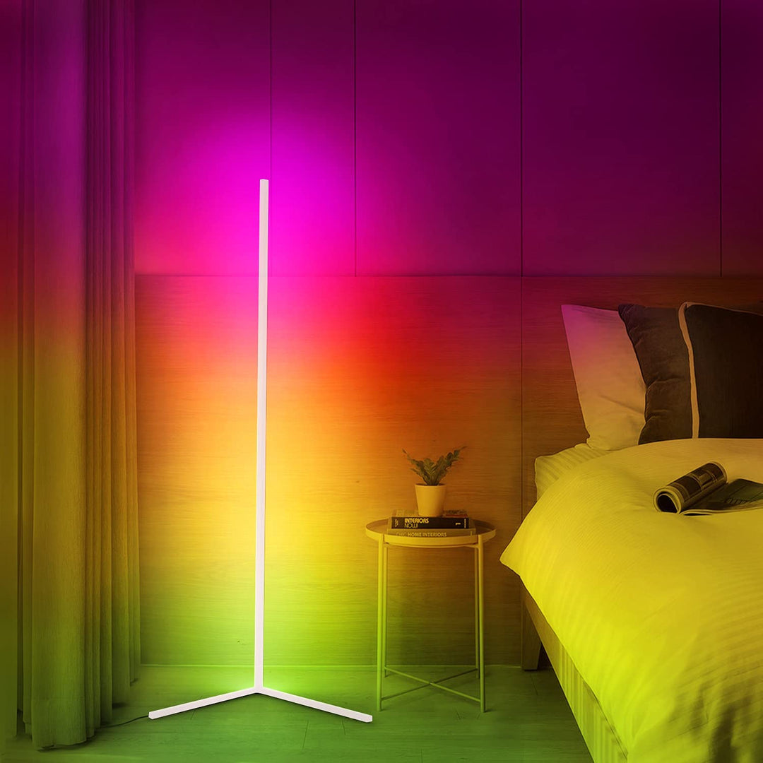 "Elegante LED Ecklampe mit Fernbedienung, RGB & Weißlicht, schlankes Design, passend für jede Ecke, vielseitige Beleuchtung."
