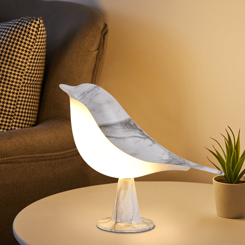 "Elegante LED Vogel Lampe, weiß, kabellos, dreistufig, modernes Design, perfekte Beleuchtung für Wohnräume"