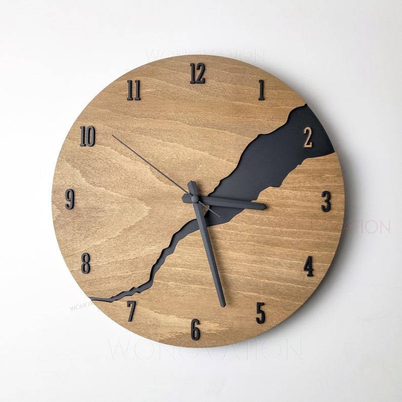 Elegante minimalistische Holz Wanduhr, luxuriöses Design, natürliche Maserung, ideal für jedes Interieur.
