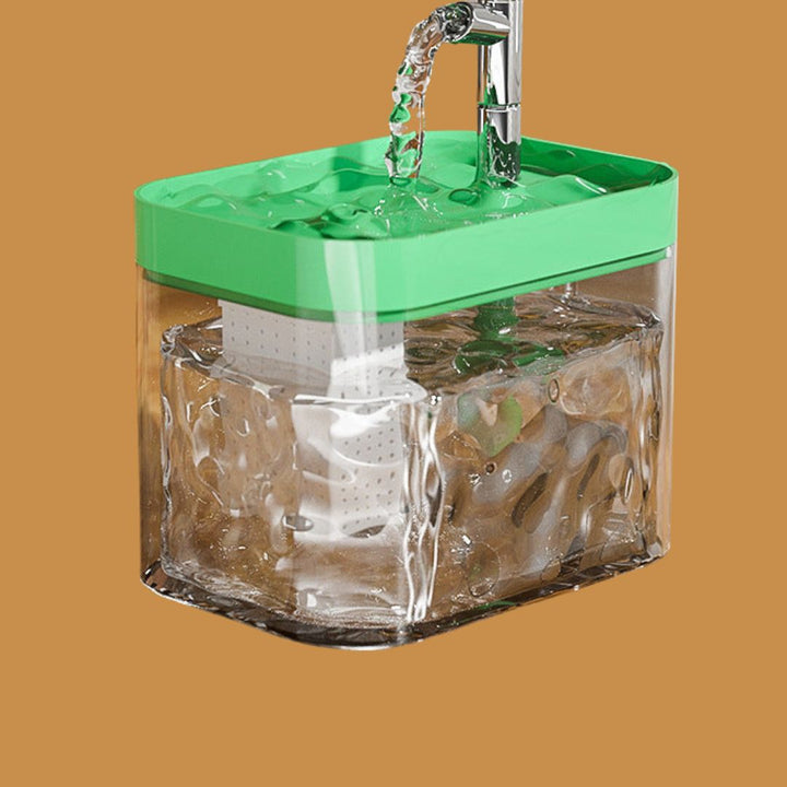 "Eleganter Edelstahl Tiertrinkbrunnen mit leisem Motor und effektivem Filter, ideal für frisches Wasser für Haustiere."