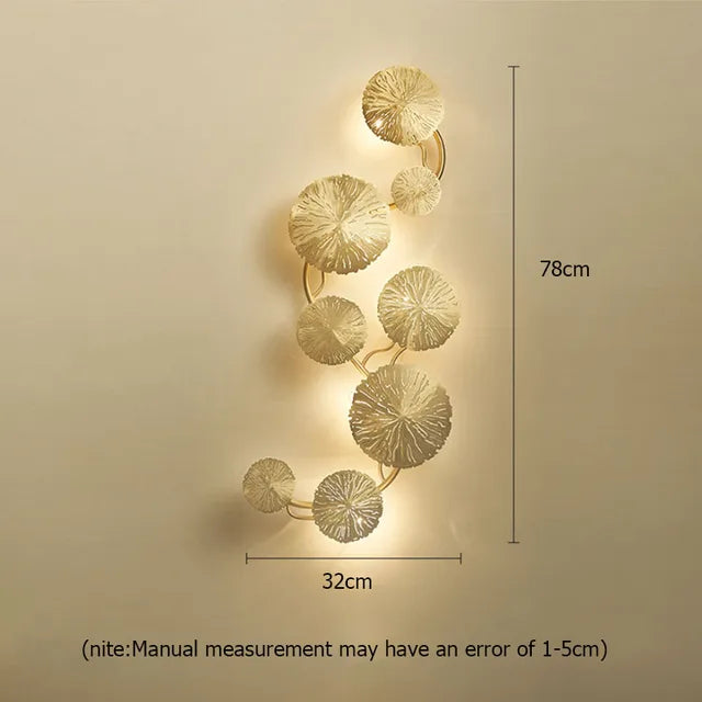 Eleganter Vintage-Wandleuchter in Kupfer-Goldtönen, mit Lotusblatt-Design, gefertigt aus Hardware und Edelstahl.