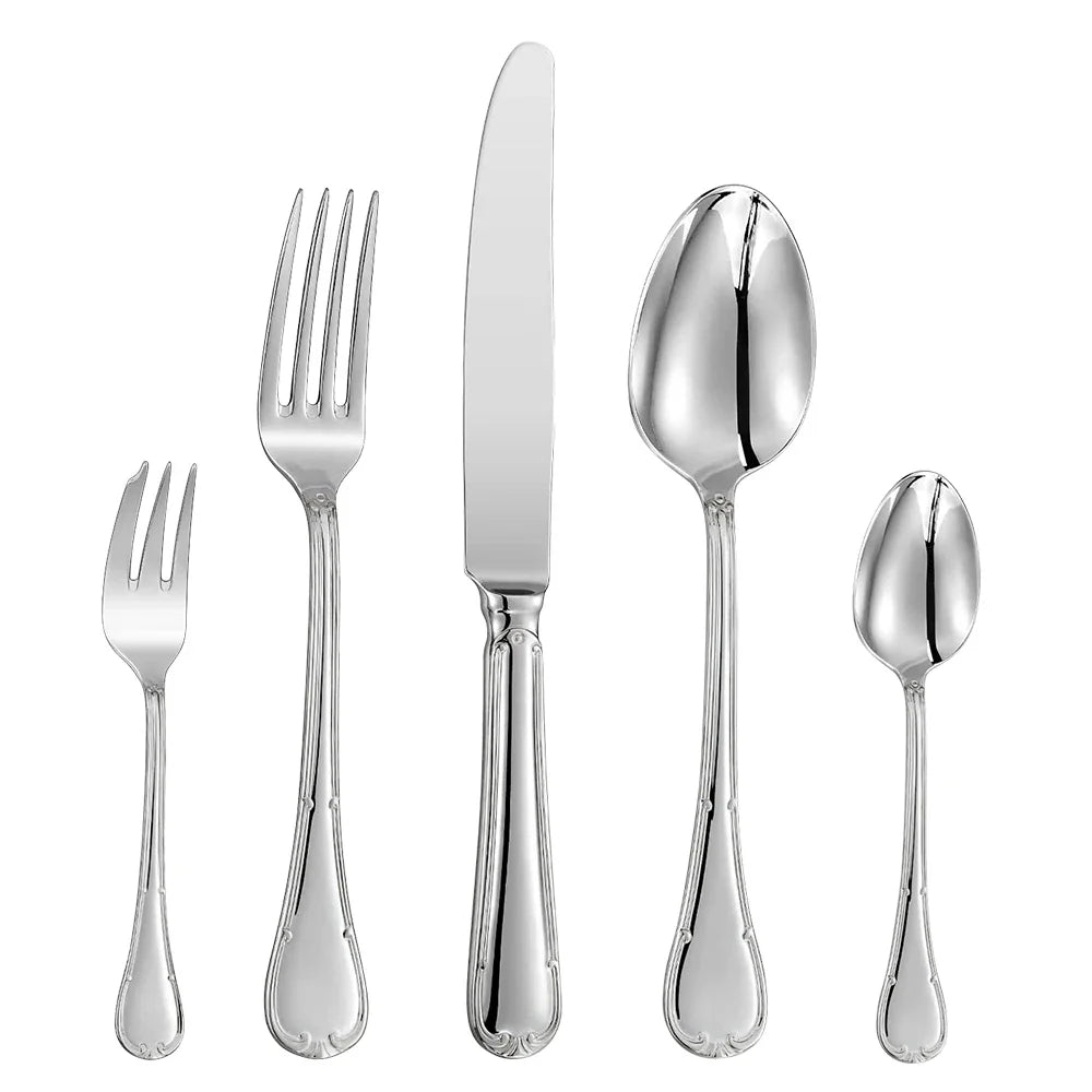 "Elegantes Besteckset aus Edelstahl mit glattem Design, abgerundeten Griffen. Perfekt für stilvolles Essen und Dekoration."