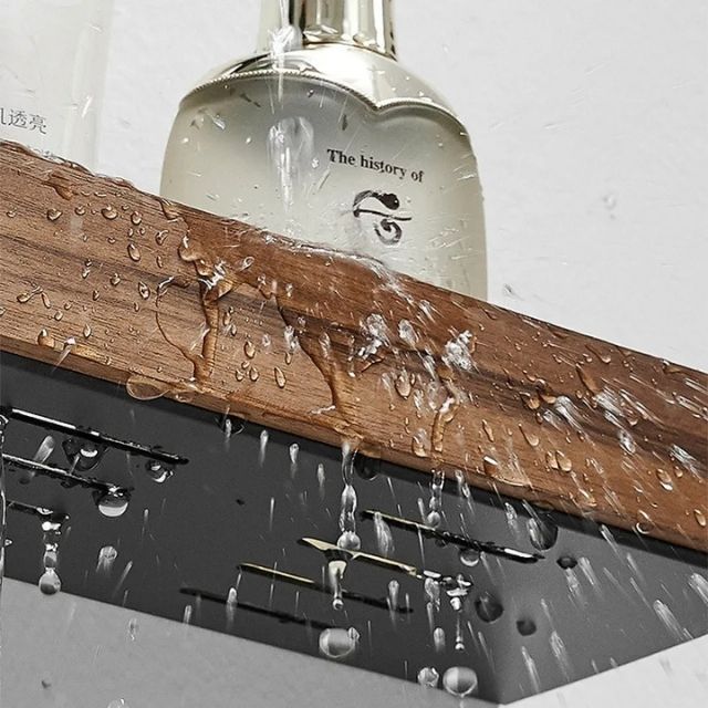 Elegantes Massivholz-Badezimmerregal, ohne Bohren, modernes Design, robust, variabel in Größe und Farbe, montiert im Bad.