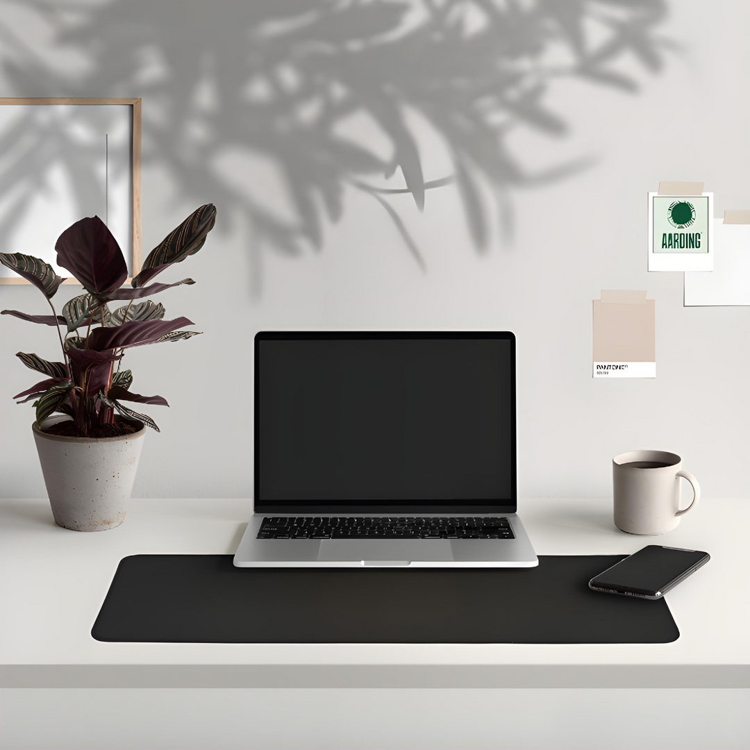 "Erdungsmatte aus Carbonleder, ideal für besseren Schlaf und Wohlbefinden, vielseitig, in moderner schwarzer Optik."