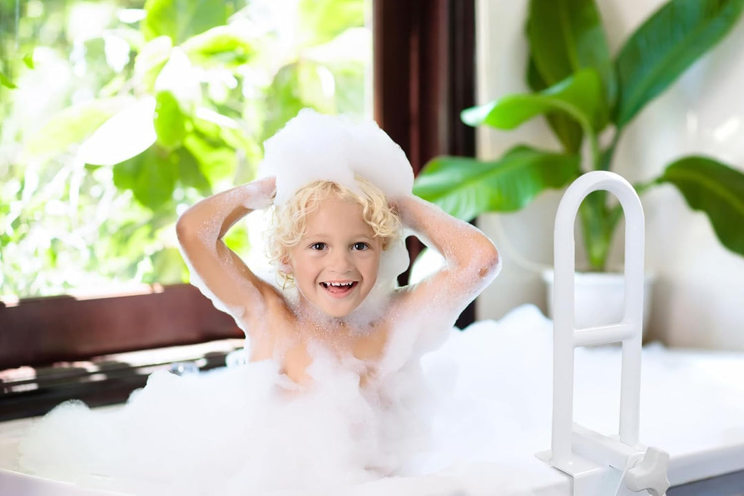 Ergonomischer Badewannenhaltegriff für Senioren, bietet sicheren Halt und Komfort, einfach installierbar und rutschfest.