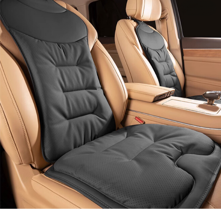 "Ergonomisches Autositzkissen auf Autositzen, beiges Material für optimale Rückenunterstützung, ergonomisch geformt."