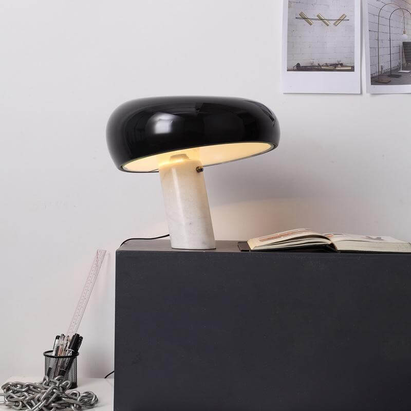 Lampe de table design en marbre