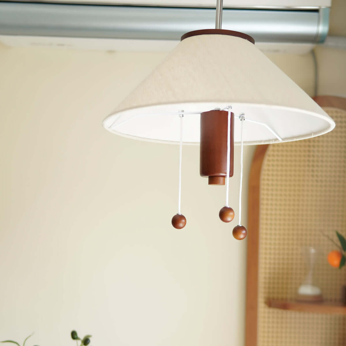 Suspension design pieuvre, noyer et blanc