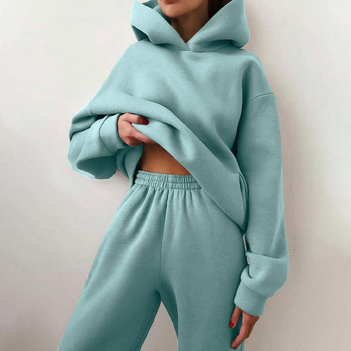Gemütliches XXL-Jogging-Set aus weichem Polyester-Baumwollmix, ideal für Komfort und Stil in Blau, Grau und Grün.