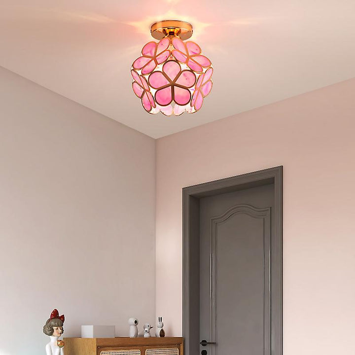"Glas-Deckenleuchte mit Blumenmuster in Rosa, künstlerisches Design, stilvolles Lichtobjekt für elegante Raumgestaltung"