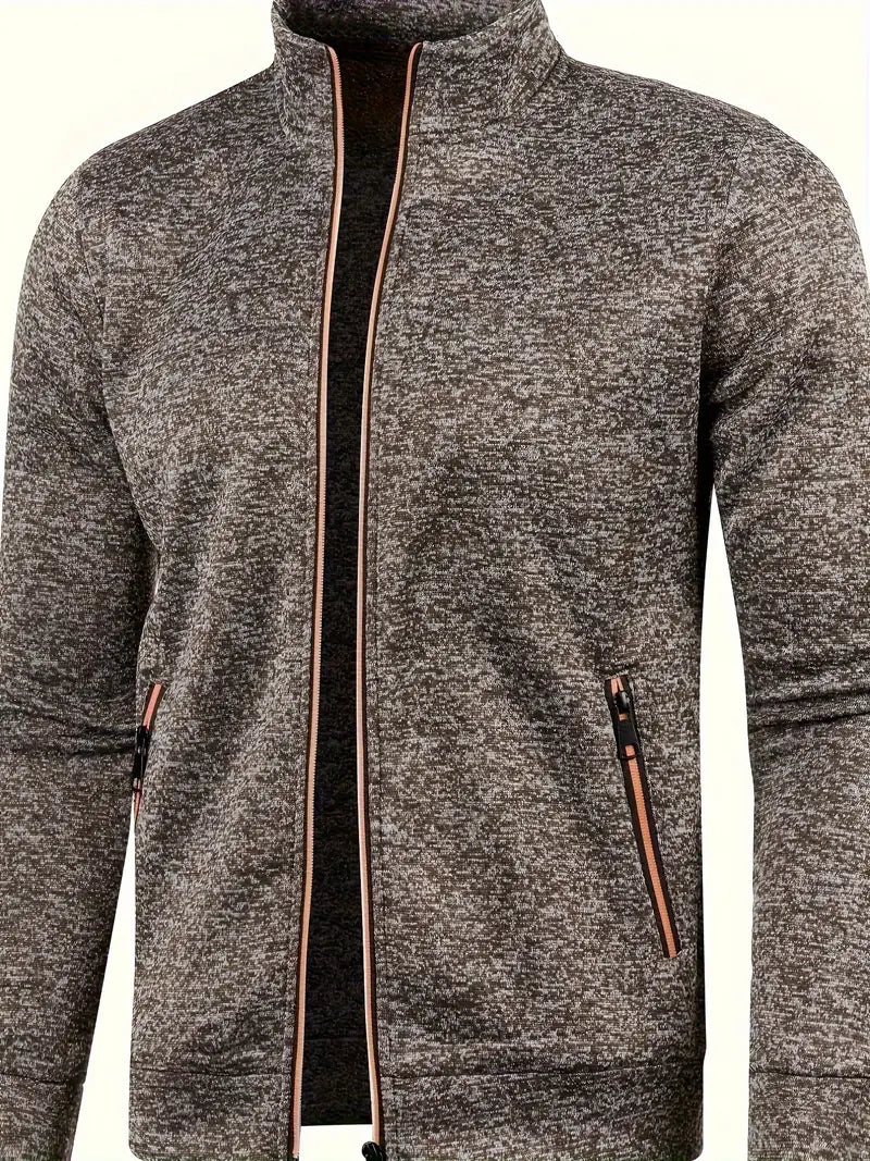 Graue Herren Weste mit Reißverschluss vorne, ideal für Winter, bietet Stil und Komfort für vielseitige Aktivitäten.