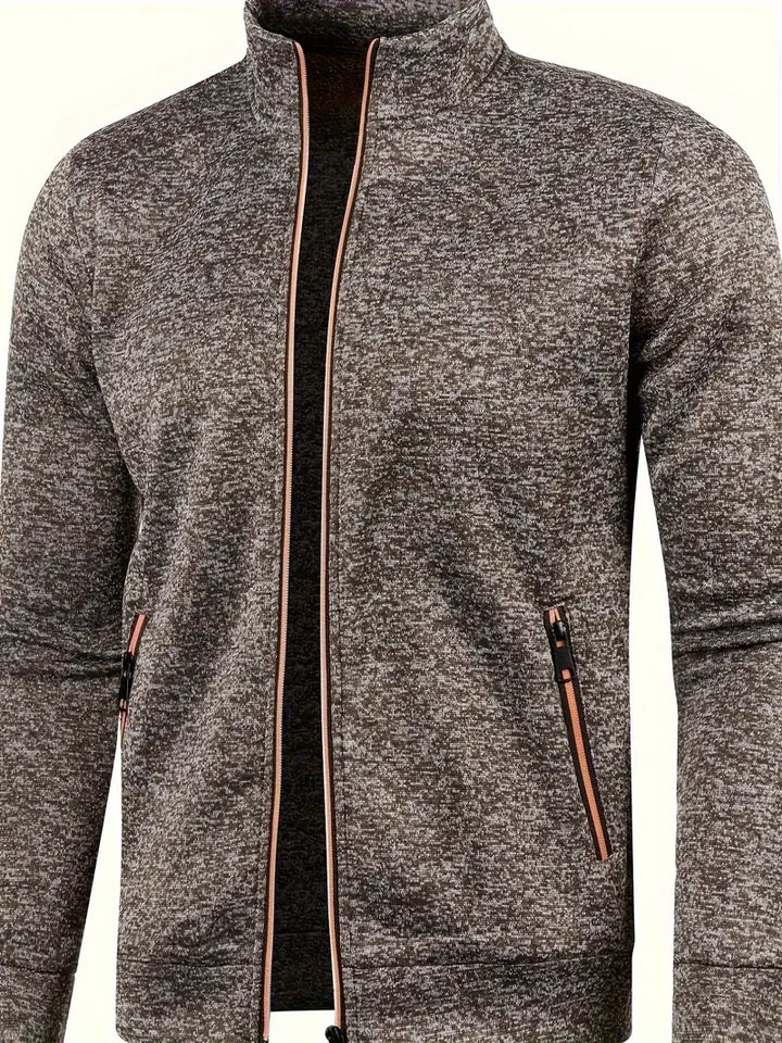 Graue Herren Weste mit Reißverschluss vorne, ideal für Winter, bietet Stil und Komfort für vielseitige Aktivitäten.