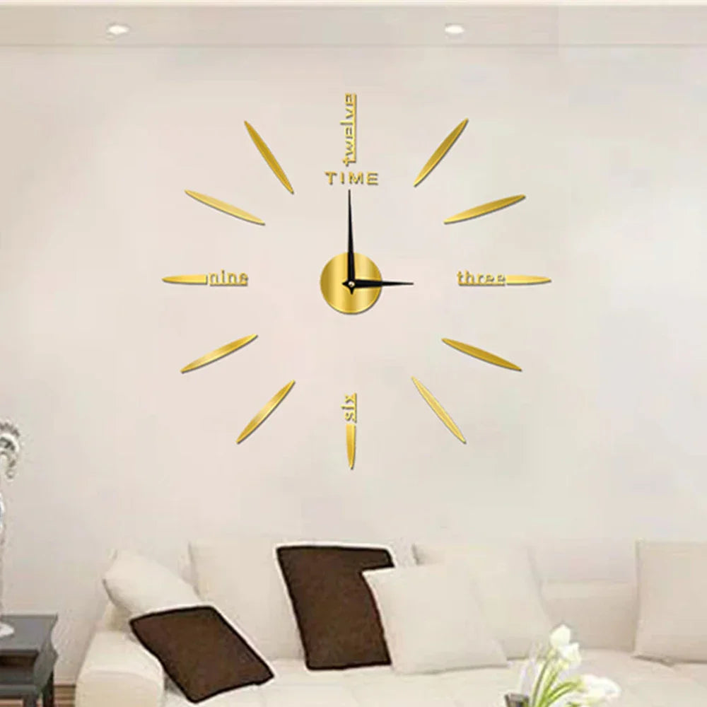"Große Acryl Wanduhr mit Spiegeloptik, modernem Design, glatten Oberflächen und klaren Linien für Wohnzimmer-Dekor."