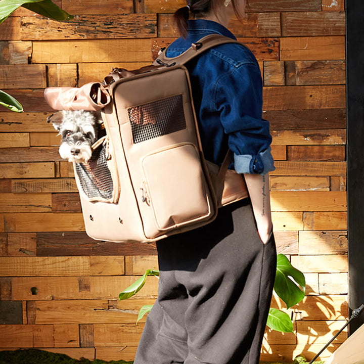 "Großer, atmungsaktiver Reise-Rucksack für Haustiere aus wasserdichtem Material, mit ergonomischen Gurten und Mesh-Design."