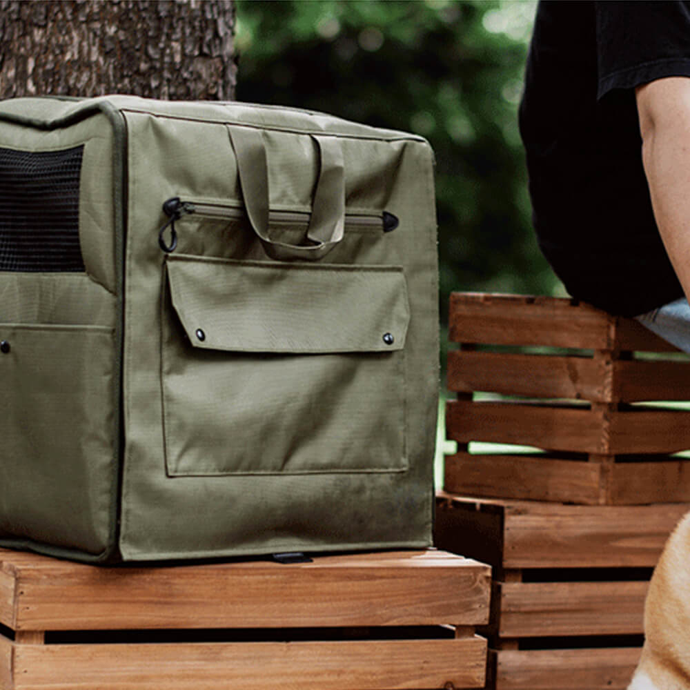 "Großer, atmungsaktiver Reise-Rucksack für Haustiere aus wasserdichtem Material, mit ergonomischen Gurten und Mesh-Design."