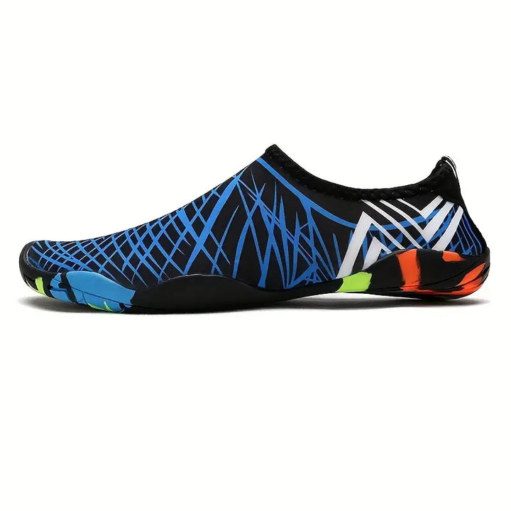 "Herren Wasserschuhe mit rutschfester Sohle, atmungsaktiv und schnell trocknend, ideal für Strand und Wassersport."