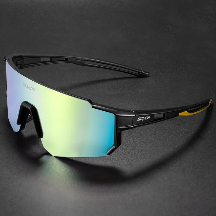 Hochleistungs-Sportsonnenbrille mit UV400 Schutz in frontaler Ansicht, ideal für Outdoor-Aktivitäten.