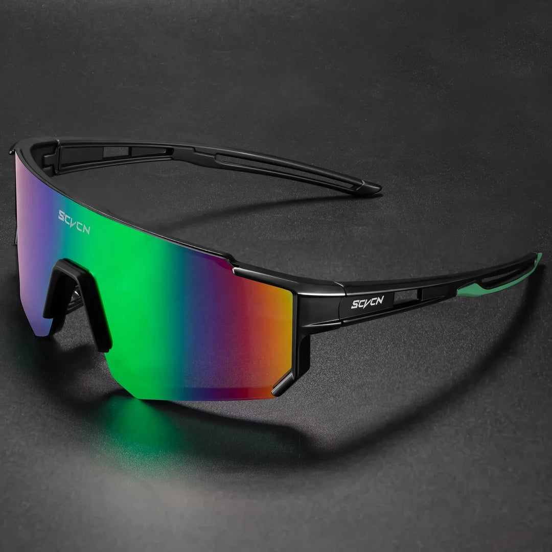 Hochleistungs-Sportsonnenbrille mit UV400 Schutz in frontaler Ansicht, ideal für Outdoor-Aktivitäten.